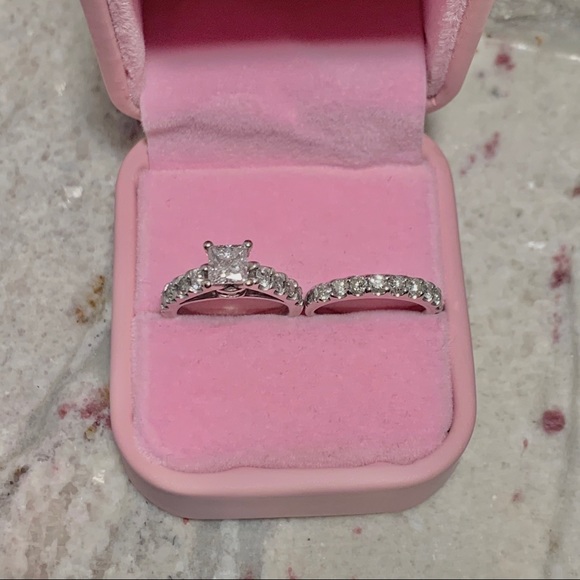 SOLD Diamond Engagement / Wedding set - Picture 3 of 9